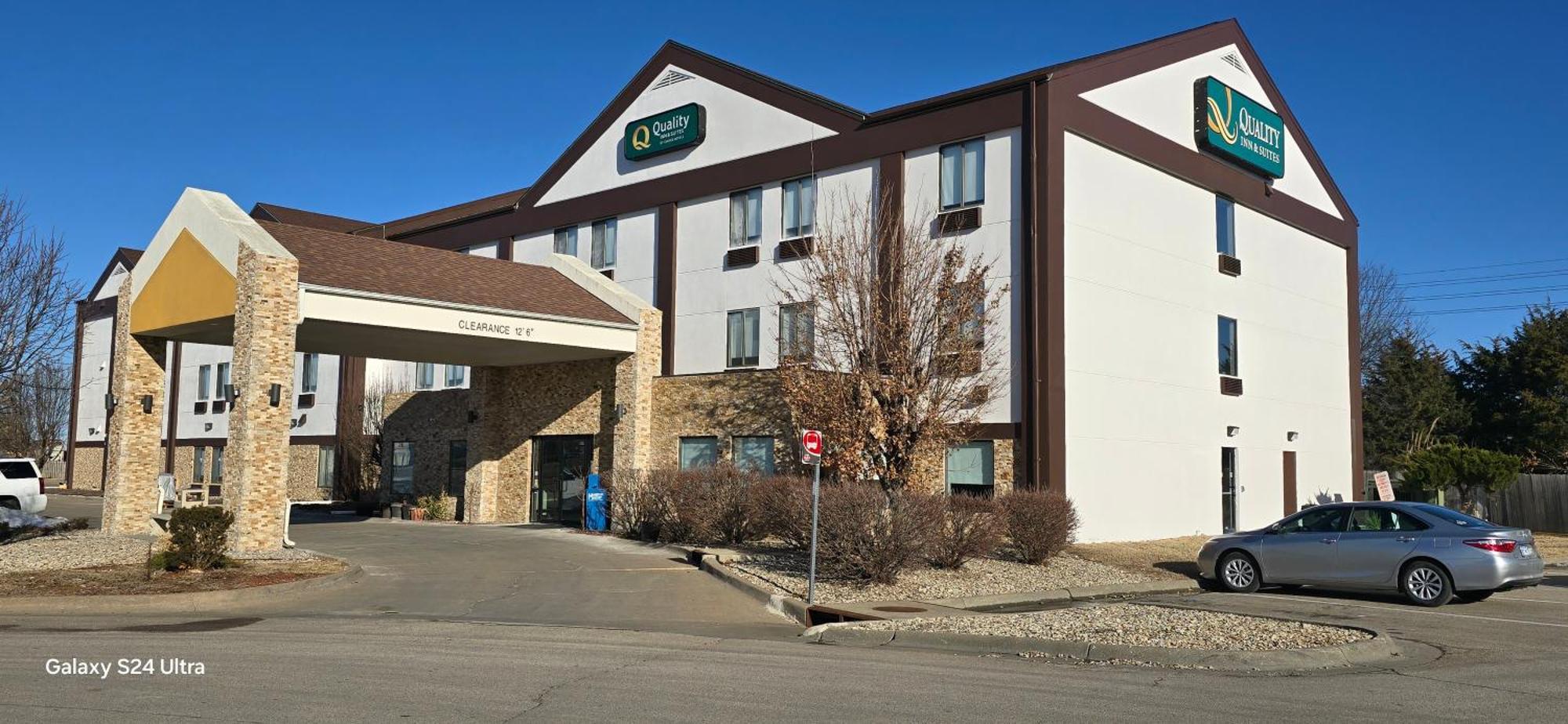 Quality Inn & Suites Manhattan Exterior foto