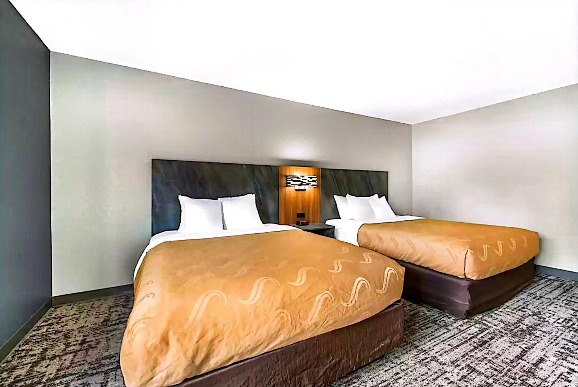 Quality Inn & Suites Manhattan Exterior foto