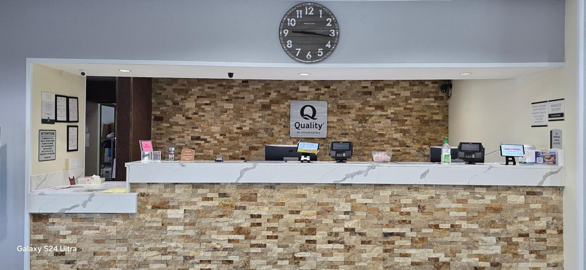 Quality Inn & Suites Manhattan Exterior foto