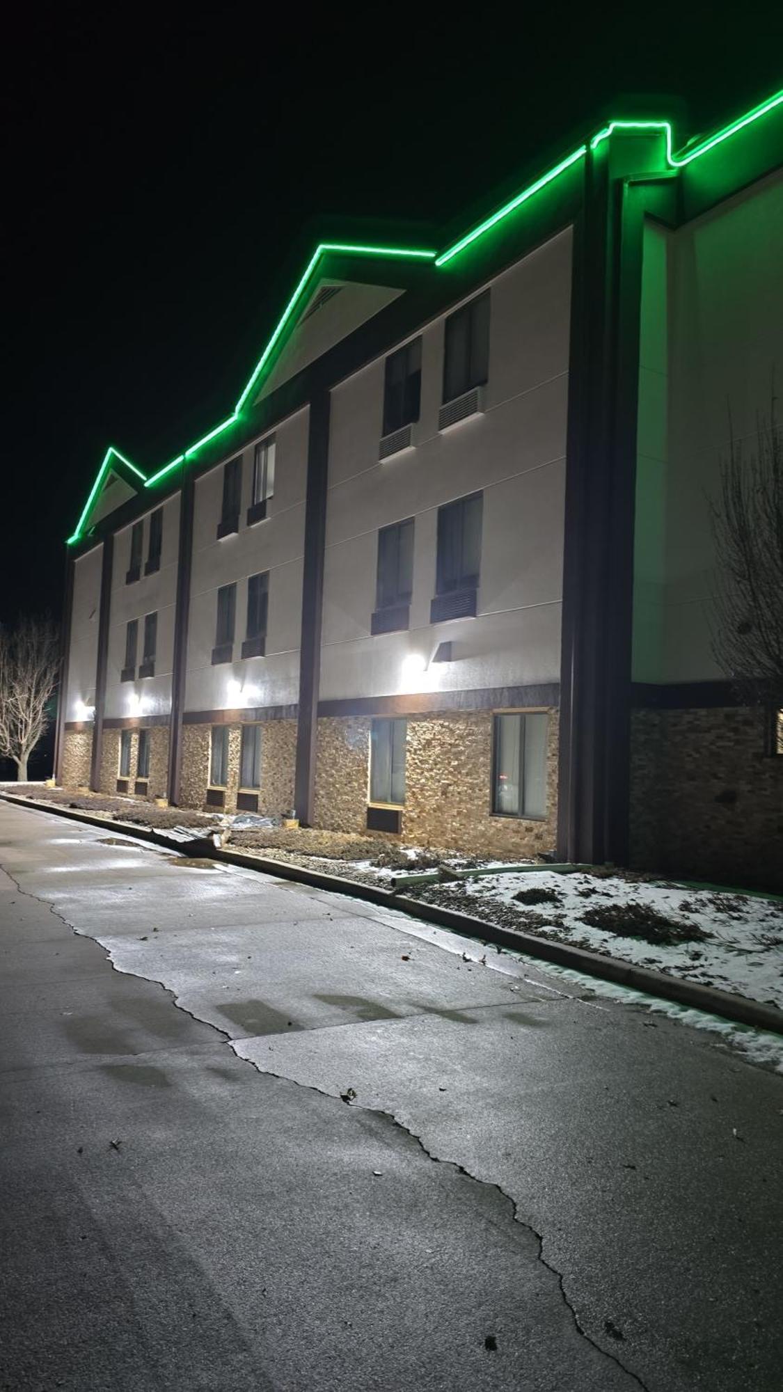 Quality Inn & Suites Manhattan Exterior foto