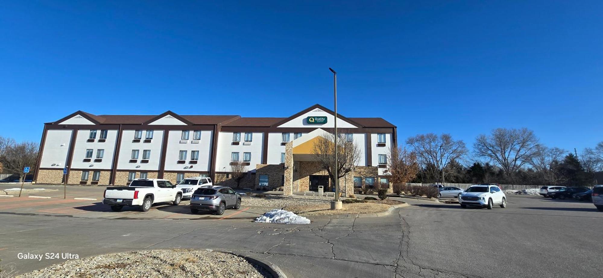 Quality Inn & Suites Manhattan Exterior foto
