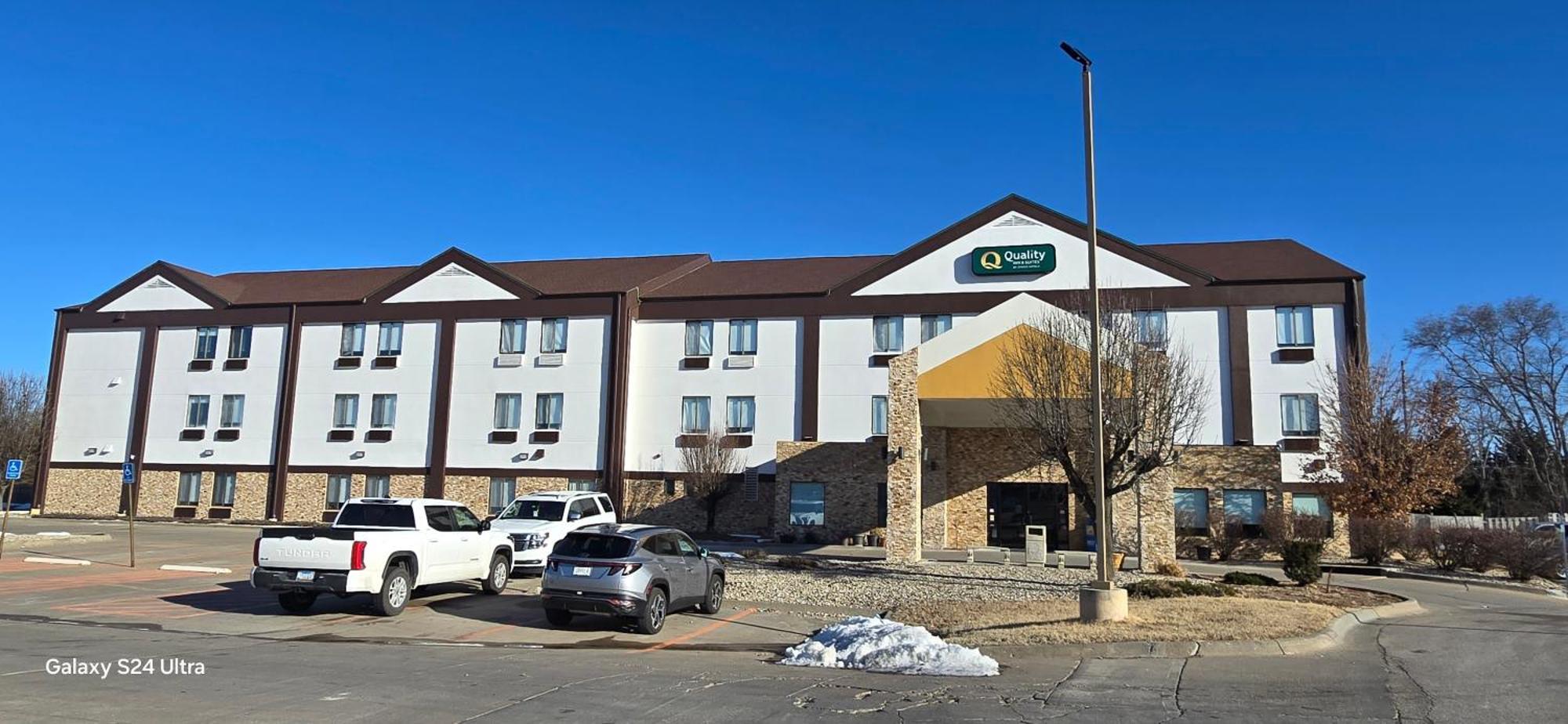 Quality Inn & Suites Manhattan Exterior foto