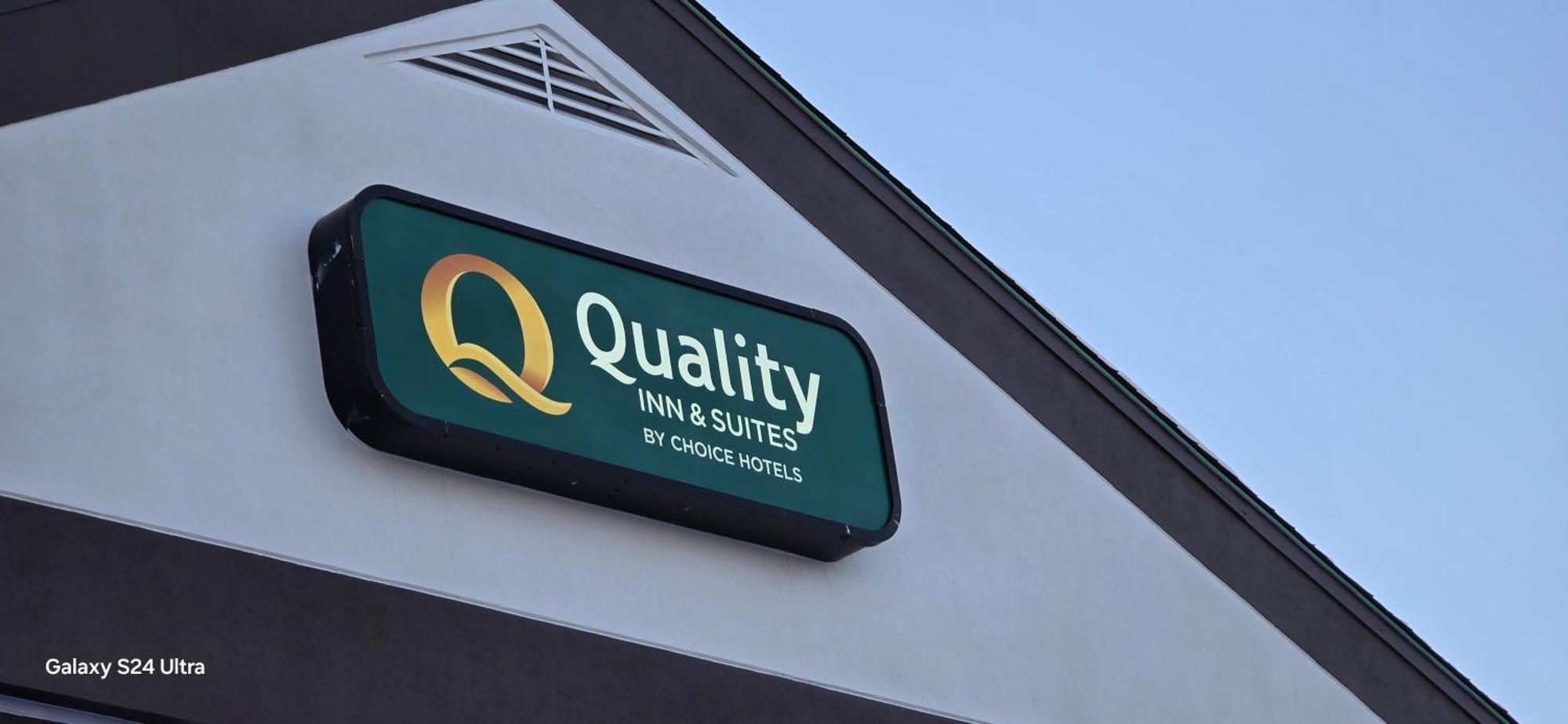 Quality Inn & Suites Manhattan Exterior foto