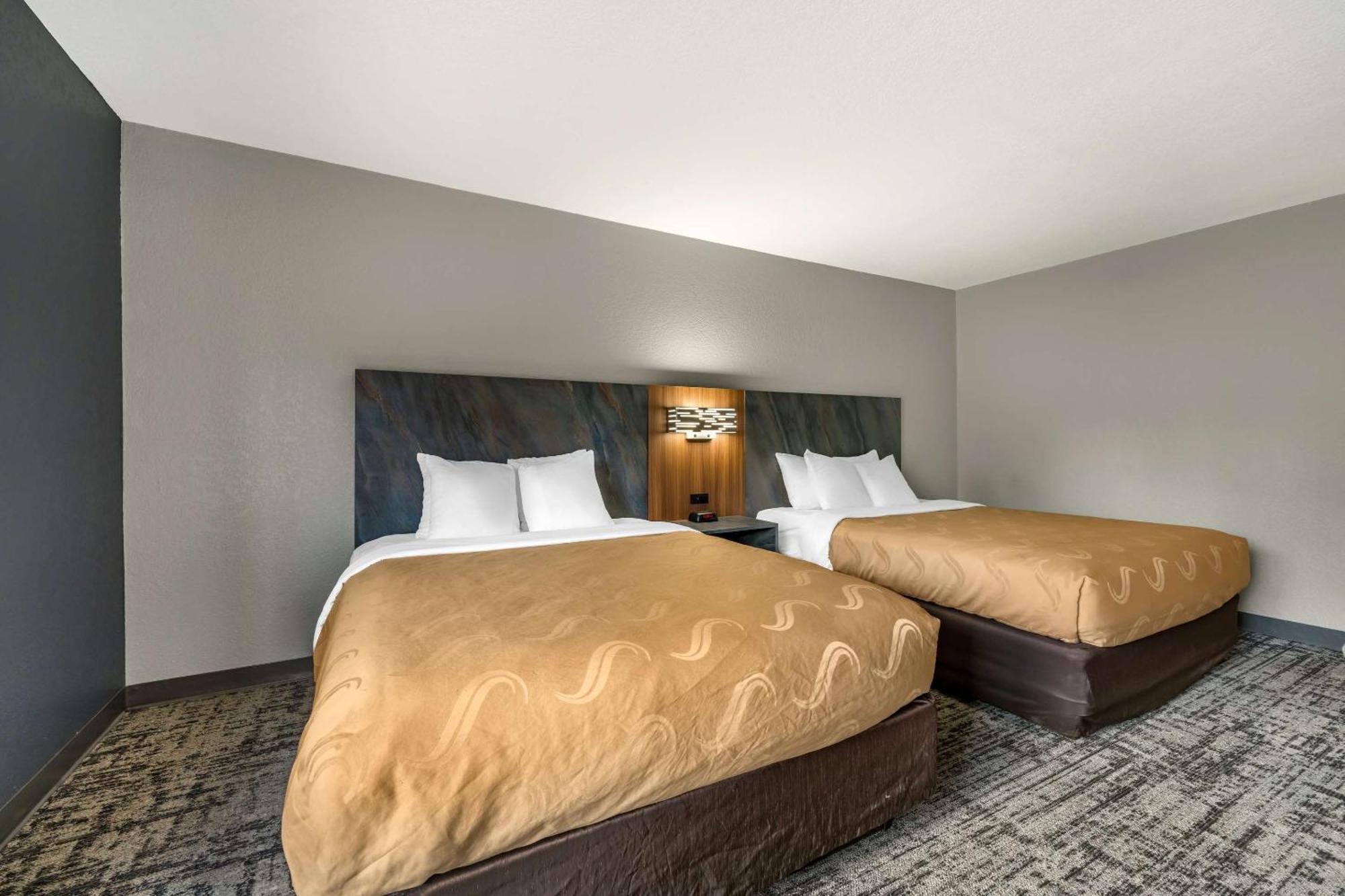 Quality Inn & Suites Manhattan Exterior foto