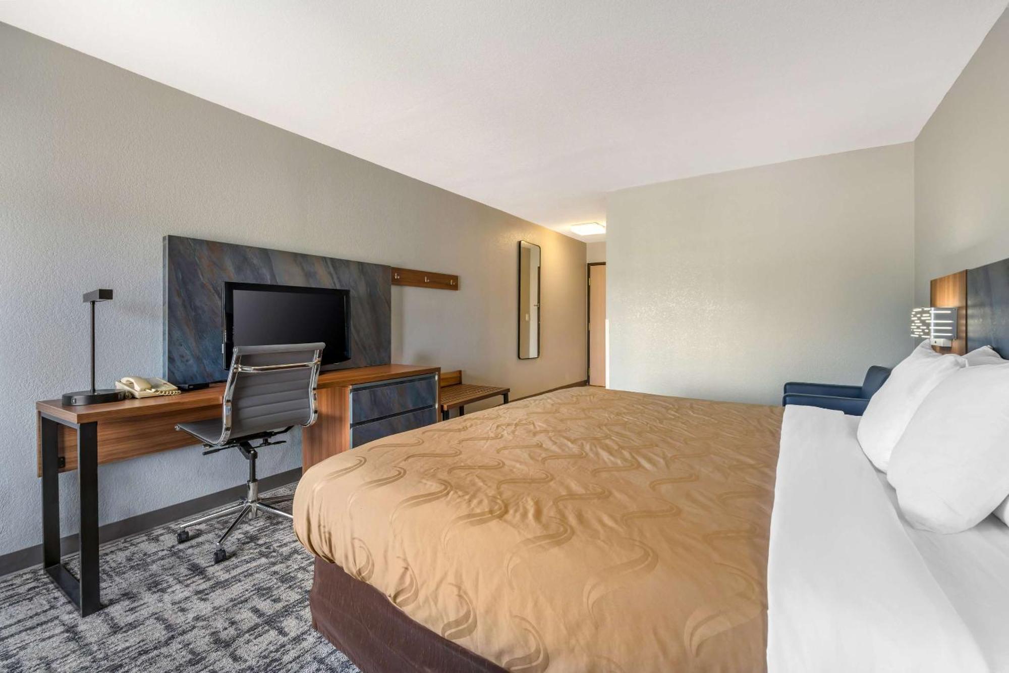 Quality Inn & Suites Manhattan Exterior foto