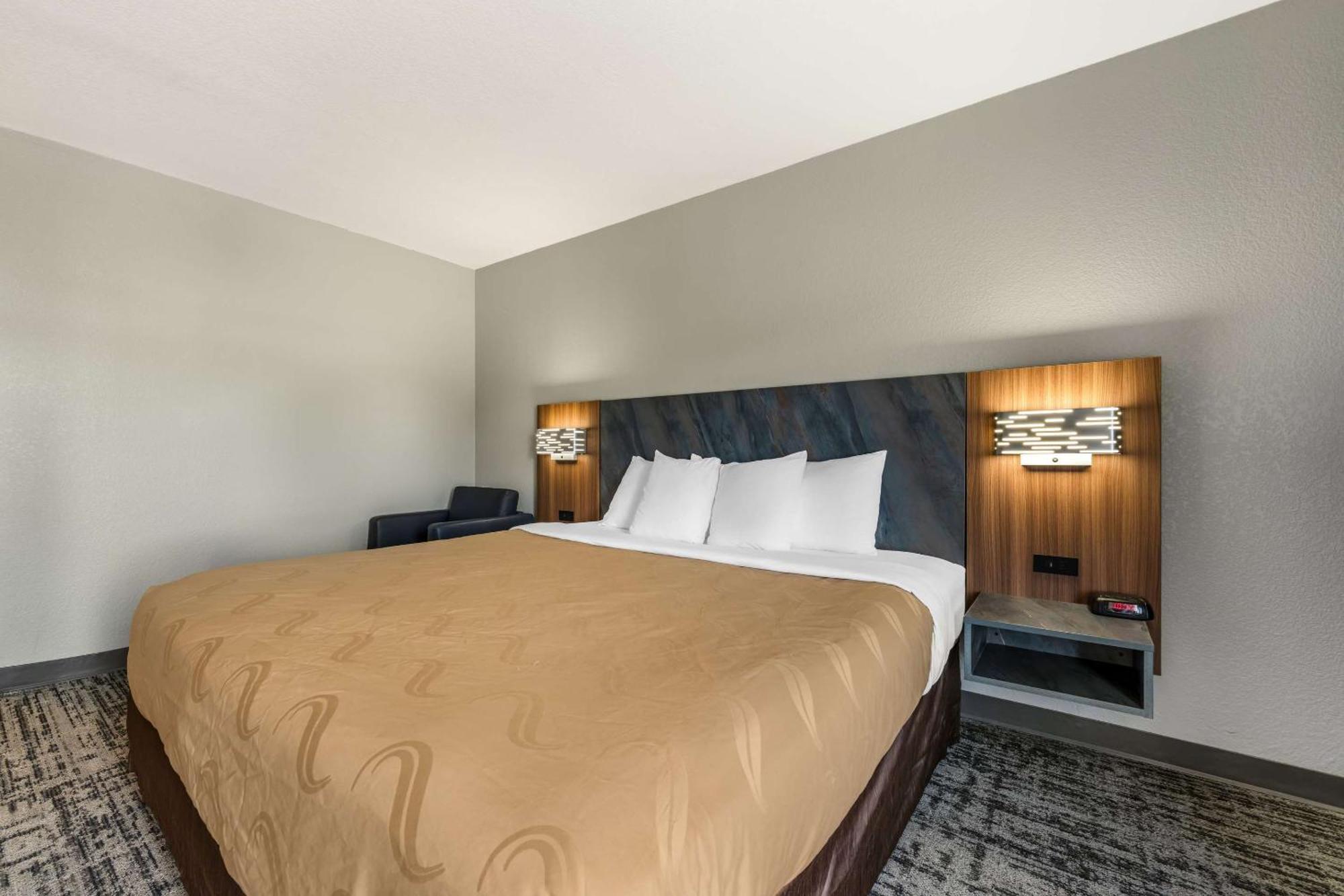 Quality Inn & Suites Manhattan Exterior foto